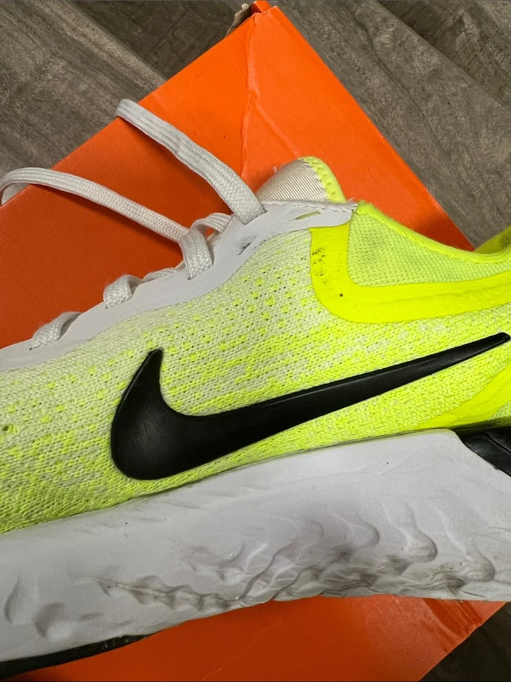 🔥🔥Nike Men’s Neon Yellow and Black Running Shoes - ODYSSEY REACT